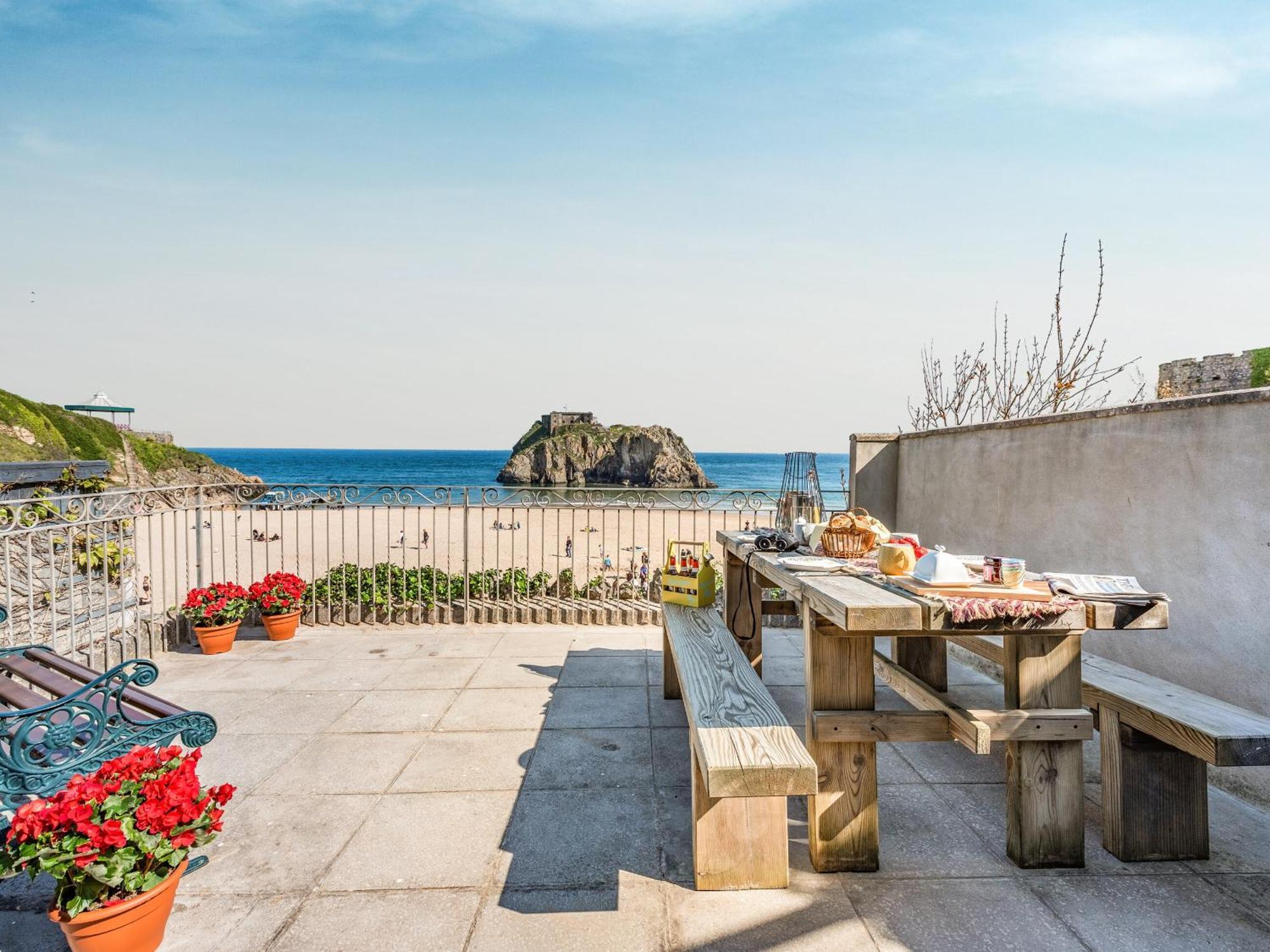 Ocean Waves Villa Тенби Екстериор снимка